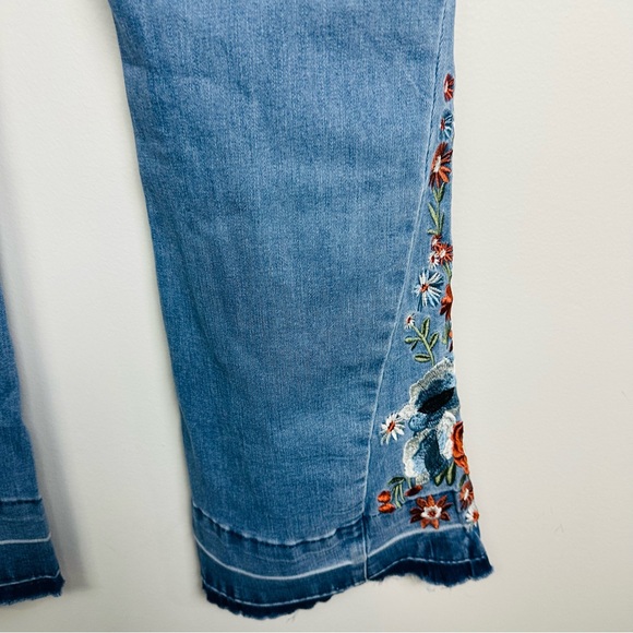 Prosperity Denim High Rise Floral Embroidered Released Hem Flare Leg Jeans SZ 30 - Picture 10 of 14